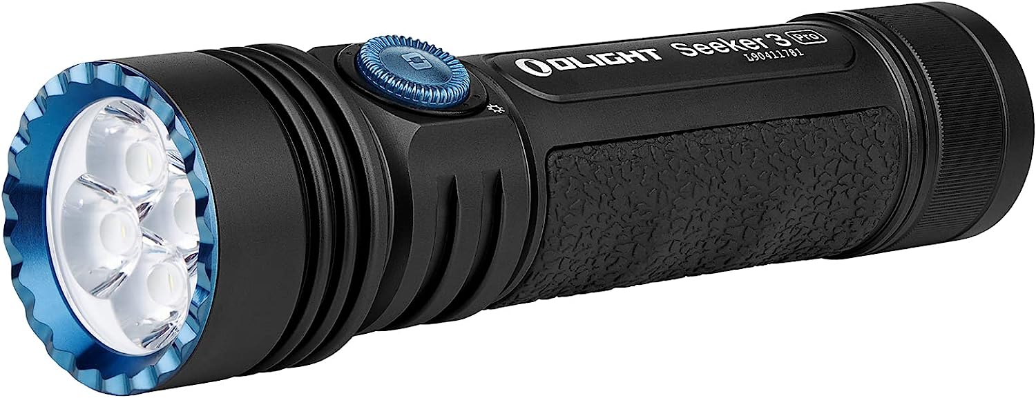 LINTERNA OLIGHT SEEKER 3 PRO USO MANUAL, BOTON INTELIGENTE ILUMINADO, COLOR NEGRO, 600 LUMENES, LUZ TURBO/ALTA/MEDIANA/BAJA/LUNA, RECARGABLE, CARGADOR MAGNETICO.