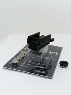 MIRA LASER TACTICA PLANA CON BOTON ADICIONAL COLOR NEGRO, LASER ROJO, MONTURA PICATINY (HY-1834416)