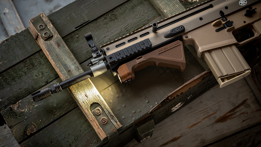 SIGURD - GUARDAMO Y LINTERNA TACTICA AMBIDIESTRA BRONCE - Imagen 3