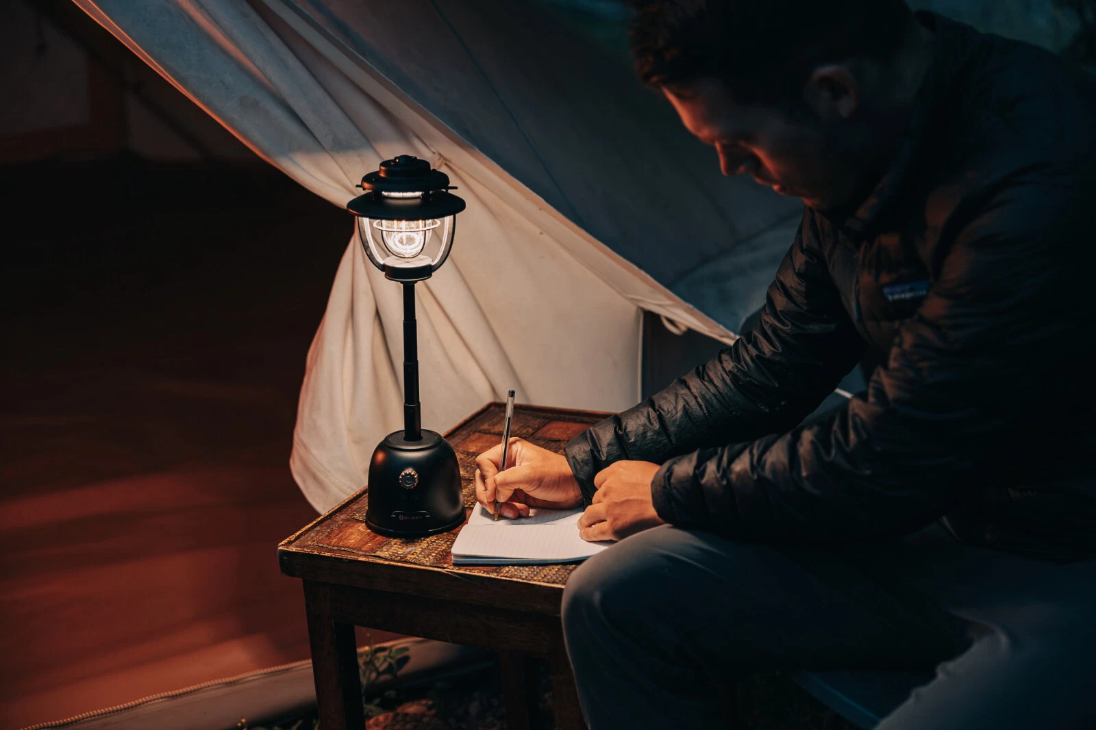 Olantern Stretch Linterna de Camping Regulable en Altura - color negro - Imagen 4